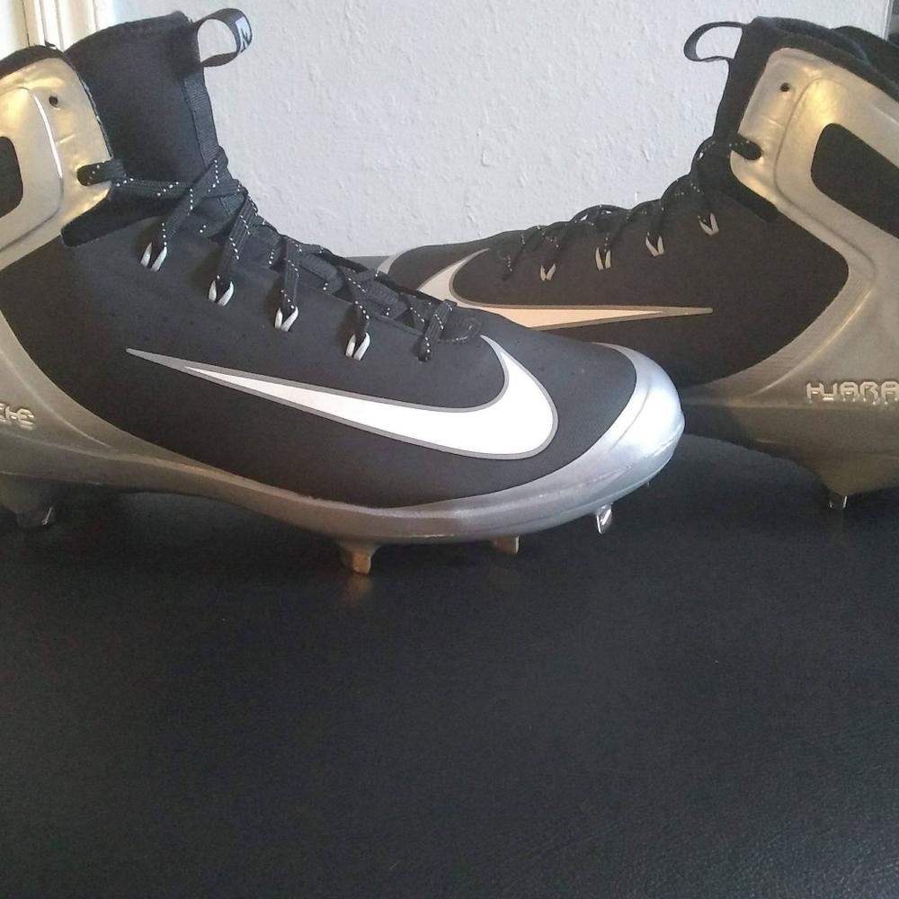 Nike Cleats - Picture 4 of 4